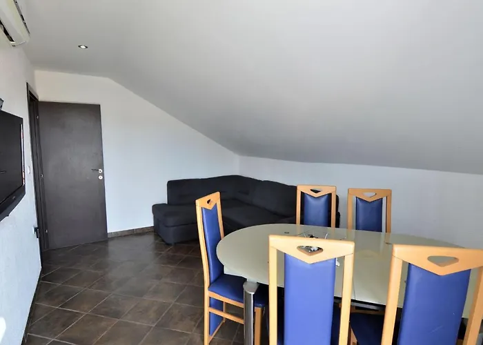 Josip-6 By Interhome Трибунь